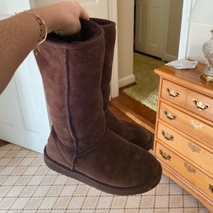 Ugg tall boot in chocolate
